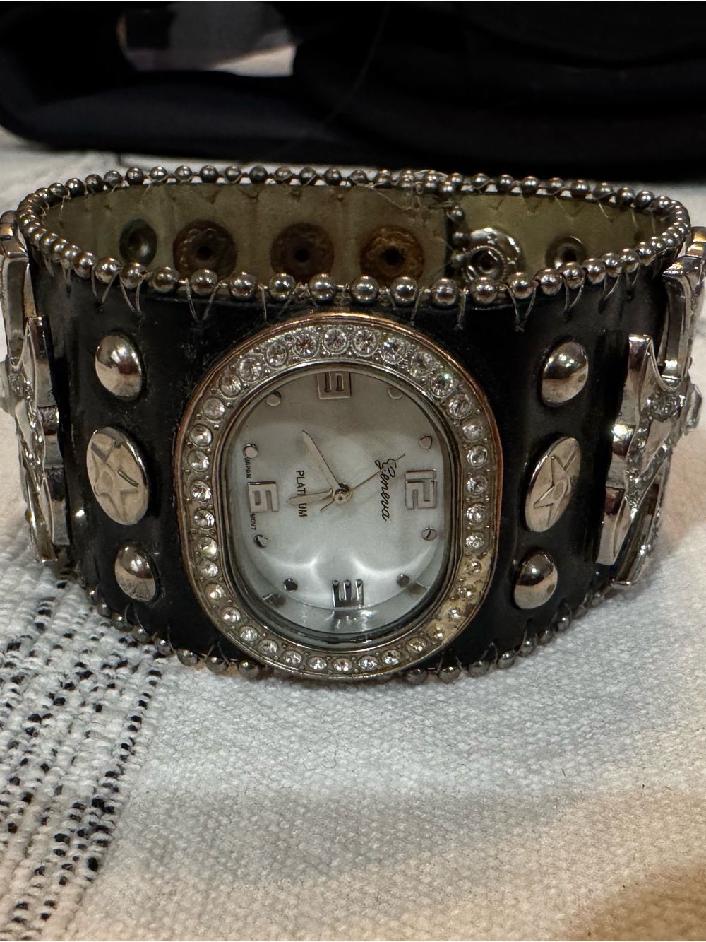 Vintage Y2K Geneva Platinum women's dress watch